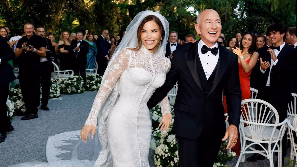 La novia compartió la primera foto oficial de su boda (Instagram/Lauren Sanchez)