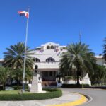 En este índice, República Dominicana se ubica en la posición 88 por encima de países como Ecuador, donde el representante criollo, Luis Kalaff, percibe 12,155.73 dólares mensuales por salario y gastos de representación o también en Perú, donde los ingresos netos del embajador César Herrera ascienden a la misma cantidad, aunque en Marruecos, el representante quisqueyano Julio Justo percibe unos 1,500 dólares menos que los tres casos antes mencionados.