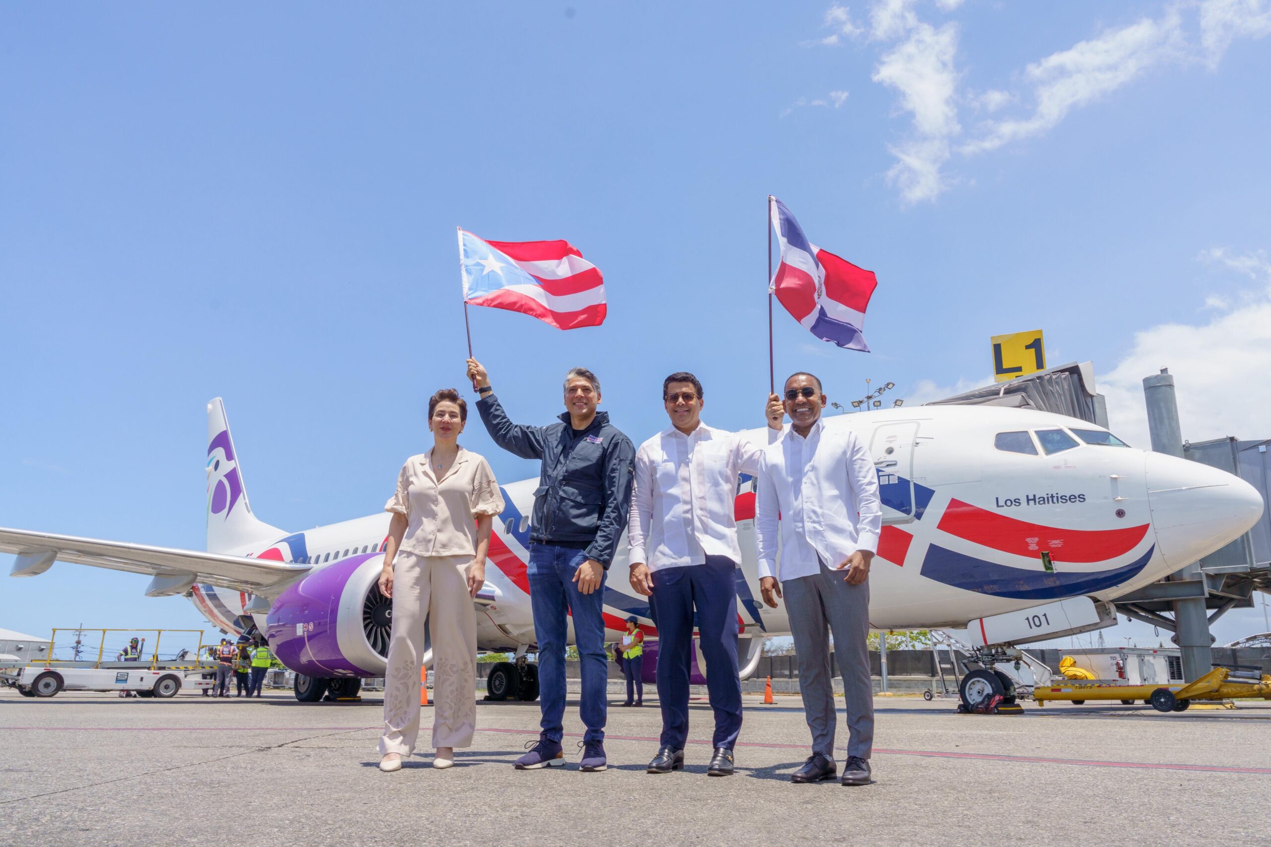 El vuelo fue despedido por el ministro de turismo de República Dominicana, David Collado y encabezado por el CEO y fundador de Arajet, Víctor Pacheco / Fuente externa
