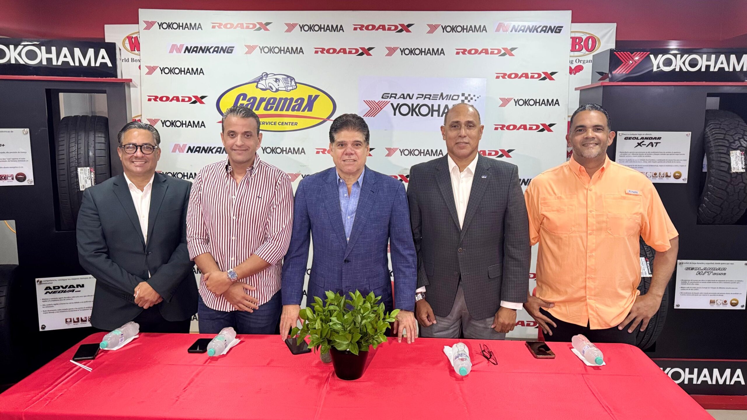 Marcos Pichardo, José Tonino Aybar, Georgie Herrera, Diego Campos y Christian Bonnet presidieron la mesa de honor.