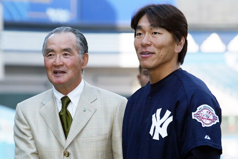 Japonés Shigeo Nagashima conocido como «Mr Pro Baseball» junto a Hideki Matsui.