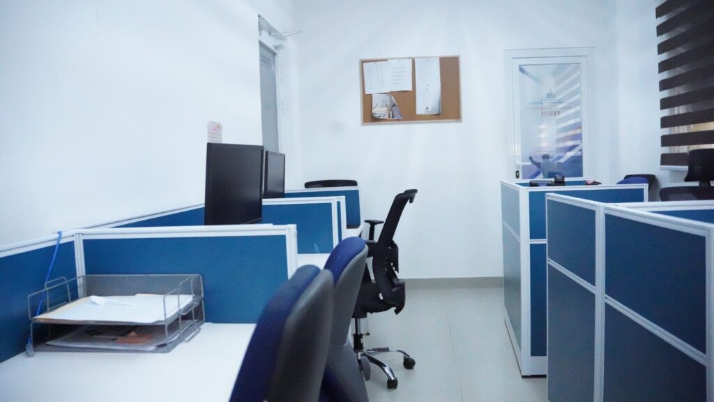Con el aval del Ministerio de Educación de la República Dominicana (MINERD), el Instituto Nacional de Educación Física (INEFI) remodeló las oficinas administrativas de su sede principal