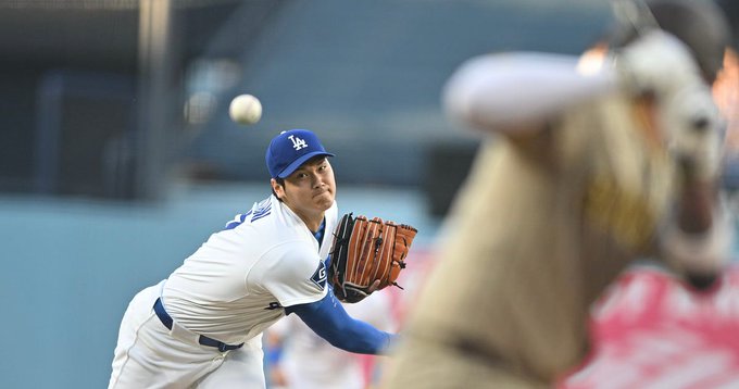 Shohei Ohtani debuta lanzando para Dodgers.