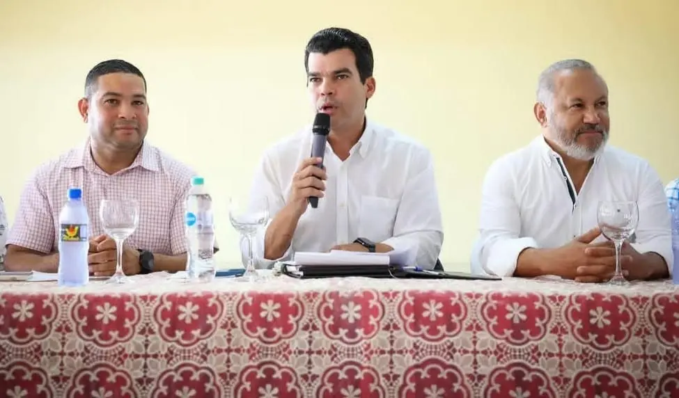 Wellington Arnaud recibe respaldo político en Peravia