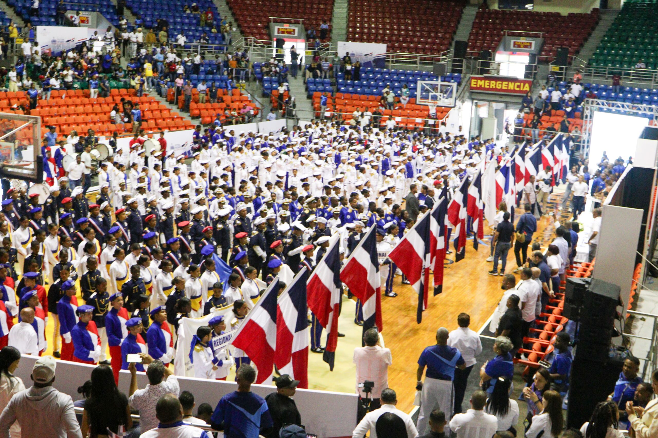 Panorámica de la inauguración del Festival Nacional de Marcha Escolar INEFI 2025 celebrado en la Gran Arena del Cibao, en Santiago de los Caballeros.