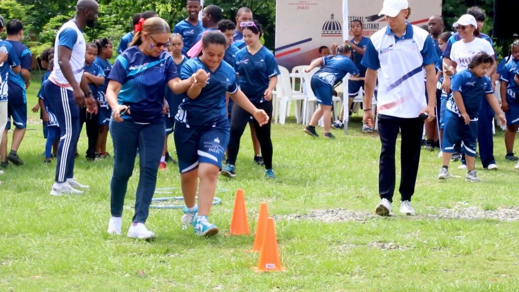 Los alumnos con discapacidad participaron en varias actividades recreativas en el Festival Metropolitano de Deporte Adaptado que organizó el Instituto Nacional de Educación Física (INEFI) en el Parque Mirador Norte, en Santo Domingo.