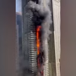 Un gran incendio se produjo el viernes por la noche en una torre residencial de 67 pisos en el distrito de Dubái Marina. Según informó el Dubai Media Office (DMO), las llamas fueron controladas por los equipos de Defensa Civil sin que se reportaran heridos entre los 3.820 habitantes del rascacielos, que fueron evacuados de las 764 viviendas.