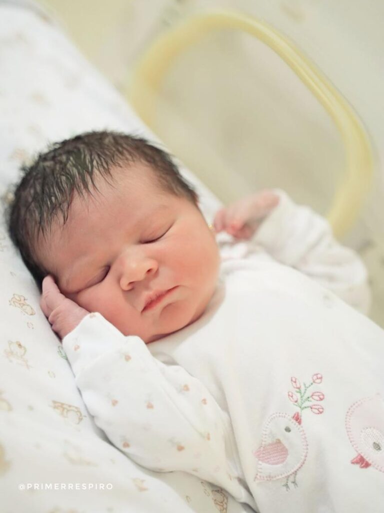 Félix Sánchez, María Dimitrova y su hija Alaya, nacida el 23 de junio del 2025.