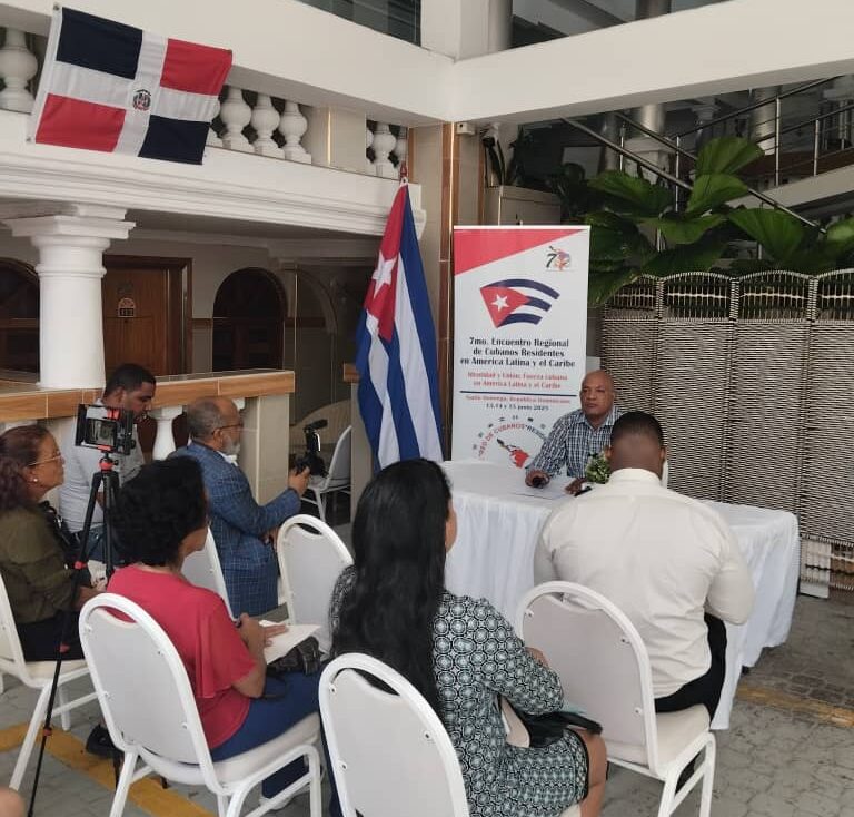 Bajo el lema “Por la paz, contra el bloqueo y el terrorismo, por la defensa de la Patria y la Cubanía”, más de un centenar de cubanos procedentes de diversos países de América Latina y el Caribe participarán en República Dominicana, del 13 al 15 de junio, en el 7mo Encuentro Regional que cada dos años se realiza en una nación de esta área.