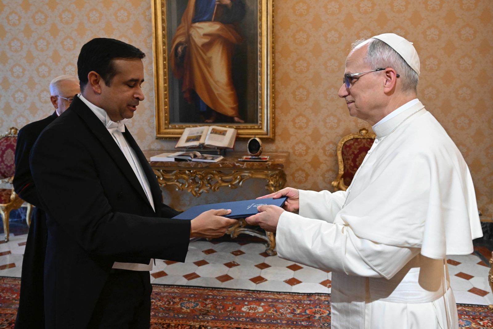 Víctor Valdemar Suárez Díaz, presentó sus Cartas Credenciales ante Su Santidad el Papa León XIV / Fuente externa