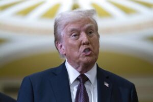 Donald Trump firma decreto para aumentar aranceles a importaciones de acero y aluminio
