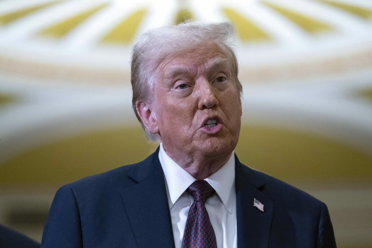 Donald Trump firma decreto para aumentar aranceles a importaciones de acero y aluminio