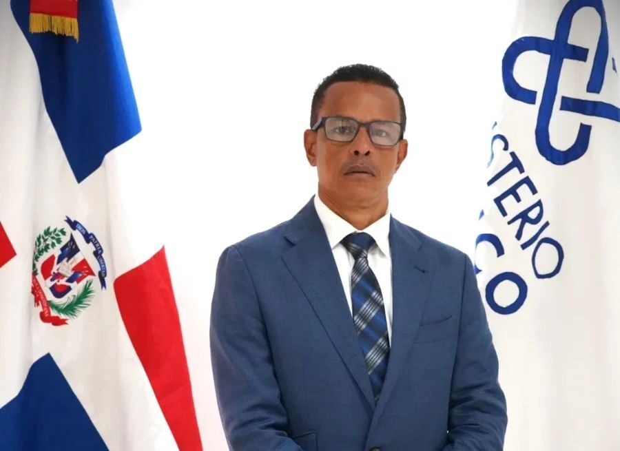 El coordinador general de la Asociación de Fiscales Dominicanos (Fiscaldom), Andrés Comas Abreu, manifestó su rechazo a que el Instituto Nacional de Ciencias Forenses (Inacif) sea convertido en una dependencia del Ministerio de Justicia, como propone el proyecto de ley recientemente aprobado en primera lectura por el Senado de la República.