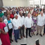 El ministro de la Presidencia José Ignacio Paliza encabezó este viernes el acto de entrega de más de 300 certificados de títulos de propiedad a familias de distintas comunidades de la provincia de Samaná, como parte del Proyecto de Titulación Samaná II, impulsado por el Gobierno dominicano.