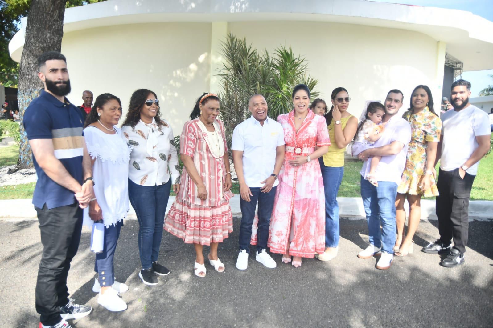 Diputado tradicional fiesta de las madres de Santo Domingo Este