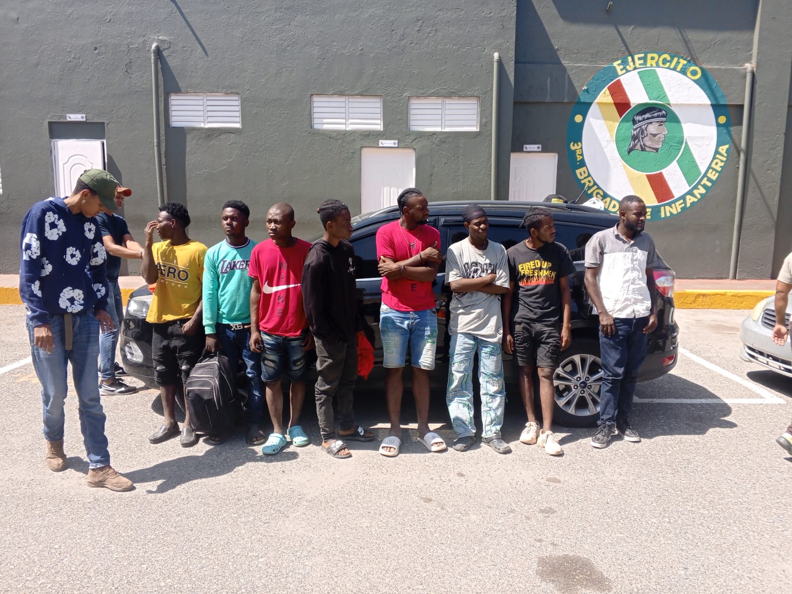 Autoridades detienen a dos hombres por tráfico de indocumentados en San Juan de la Maguana