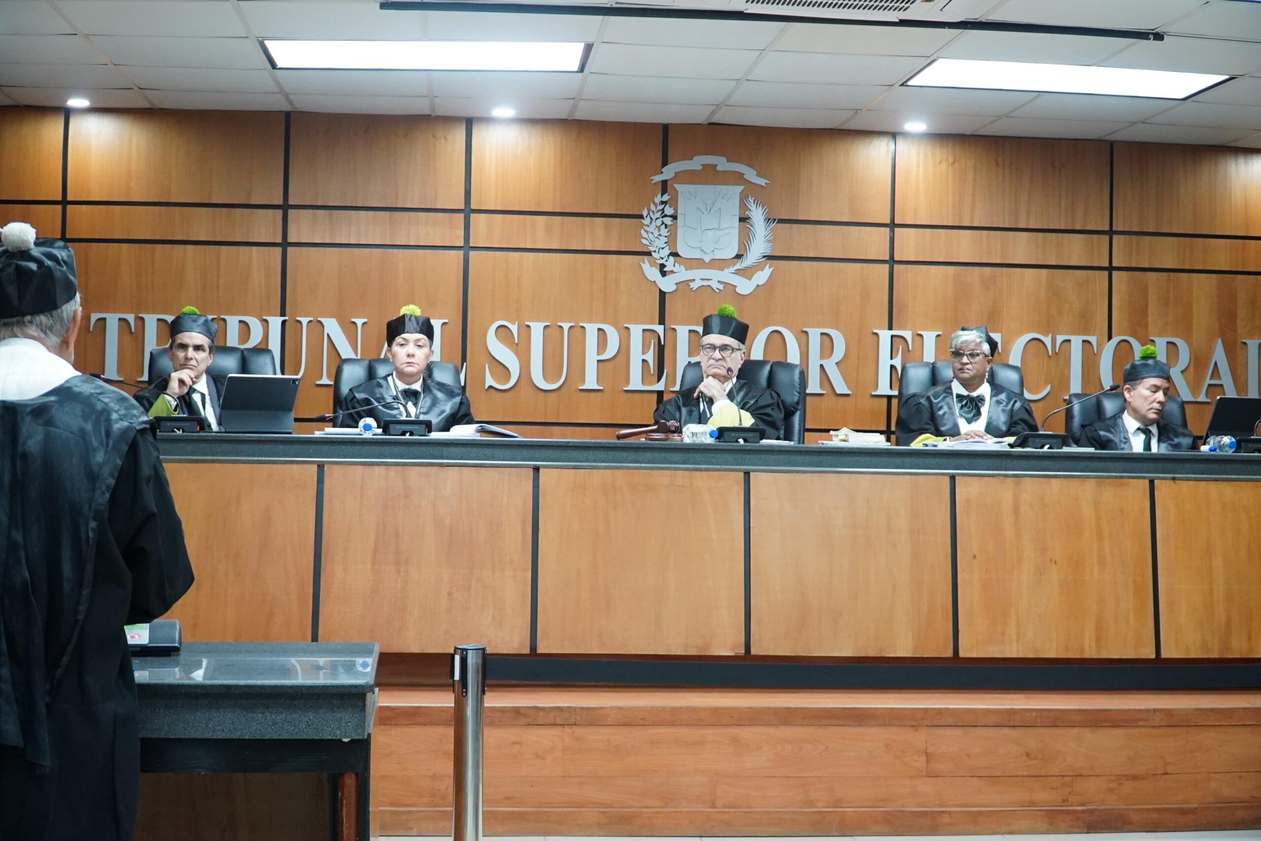 El Tribunal Superior Electoral (TSE) dejó en estado de fallo reservado el proceso de “Corrección de Actas del Colegio Electoral 0090, recinto Básica, Las Palmas, DM Hatillo, municipio San Cristóbal”, declinado por el Tribunal Constitucional mediante sentencia TC/1060/24, del 30 de diciembre de 2024, recibida en este Tribunal el 15 de abril de 2025.