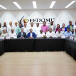 La Federación Dominicana de Municipios (Fedomu) y La Oficina Nacional de Apoyo a la Reforma Penitenciaria (Onaprep) firmaron un acuerdo de colaboración con el interés de facilitar a los privados de libertad insertarse en labores comunitarias de los gobiernos locales, como parte del proceso de preparación para la vida en libertad.