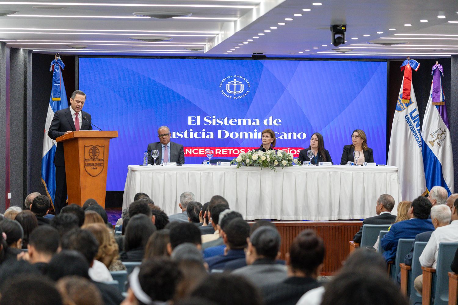 El presidente de la Suprema Corte de Justicia y del Consejo del Poder Judicial, afirmó que la transformación del sistema judicial ha de trascender la introducción de herramientas tecnológicas para responder a preguntas fundamentales tales como >.