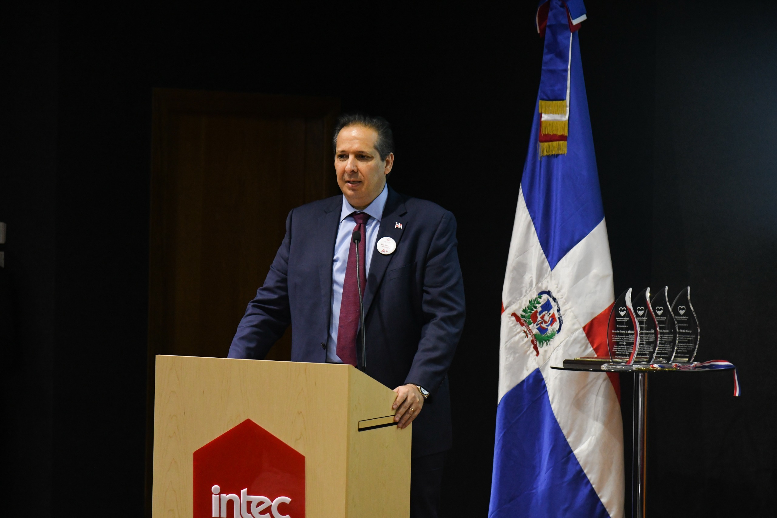 El ministro de Salud Víctor Atallah afirmó que desde el Ministerio de Salud se está trabajando para que se realice una modificación de la Ley No. 87-01, que crea el Sistema Dominicano de Seguridad Social (SDSS), para que la sangre y sus derivados sean cubiertos por la seguridad socia