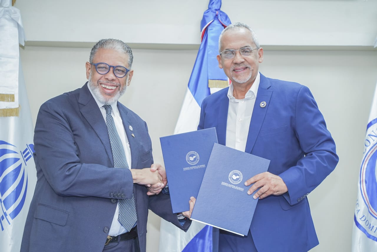 Con el objetivo de prevenir el consumo de sustancias psicoactivas y fomentar entornos saludables, el Consejo Nacional de Drogas (CND) y la Dirección General de Desarrollo de la Comunidad (DGDC) sellaron una alianza operativa para fortalecer el desarrollo en las comunidades más vulnerables del país.