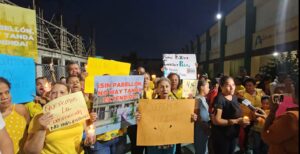 Padres, estudiantes y docentes de Cristo Rey claman por aulas / Karina Jiménez