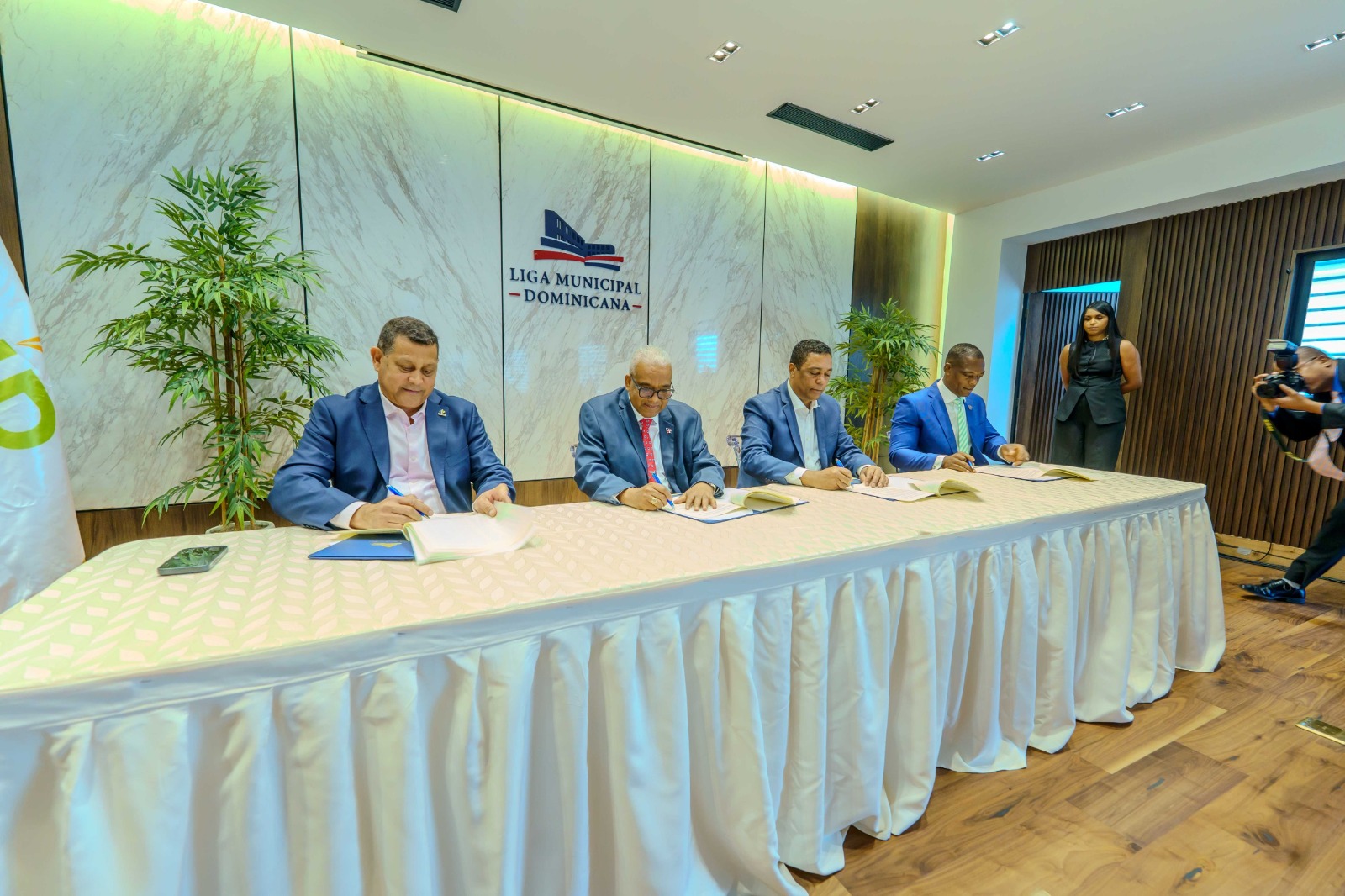 LMD, DGJP y entidades asociativas de la municipalidad firman acuerdo de colaboración