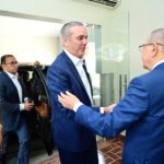 Expresidente Danilo Medina llega a reunión con el presidente Luis Abinader