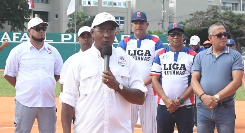 El presidente de la Asadina, licenciado Apolinar Durán Brito, anunció el inicio de la serie final C, entre los equipos del Banco de Reservas-C y la Dirección General de Pasaportes.