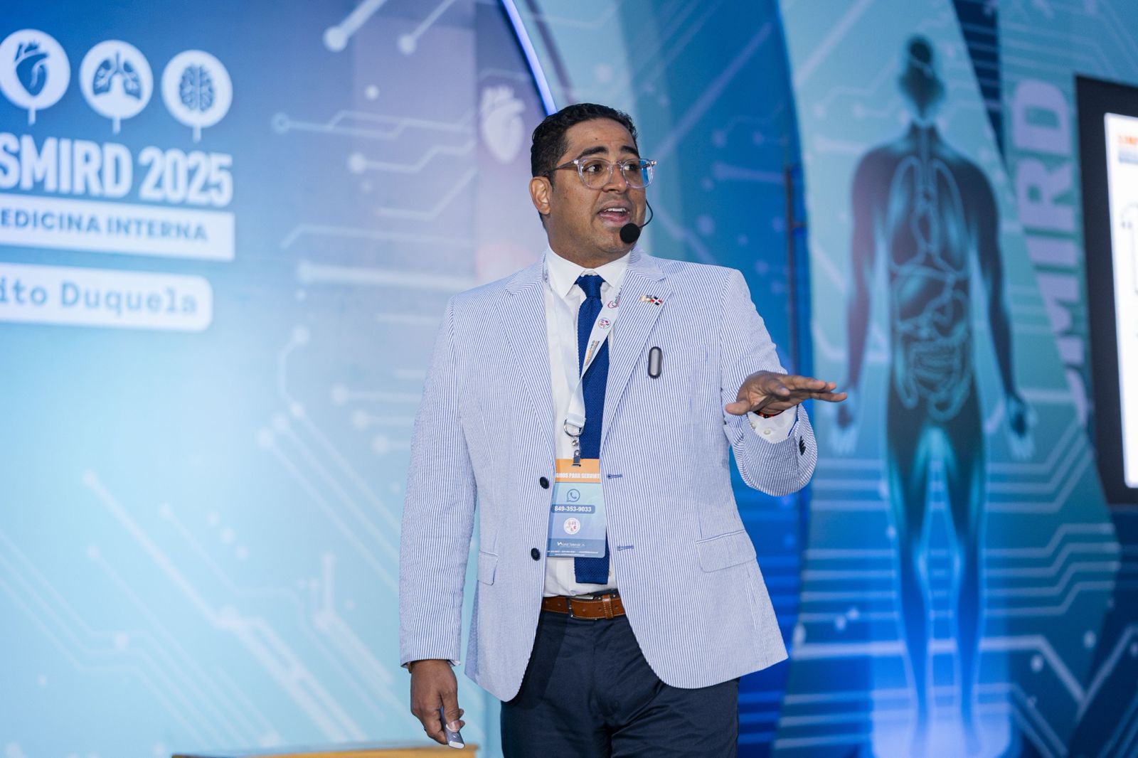“La inteligencia artificial no vino a reemplazar al médico, sino a potenciarlo.” Con esta afirmación, el Dr. Engers Fernández, médico dominicano y líder de nxT Innovation Lab, una compañía estadounidense que está disrumpiendo una industria de más de 6 mil millones de dólares en innovación en salud, presentó una revolucionaria herramienta de inteligencia artificial durante el Simposio Nacional de Enfermedades Crónicas No Transmisibles 2025.