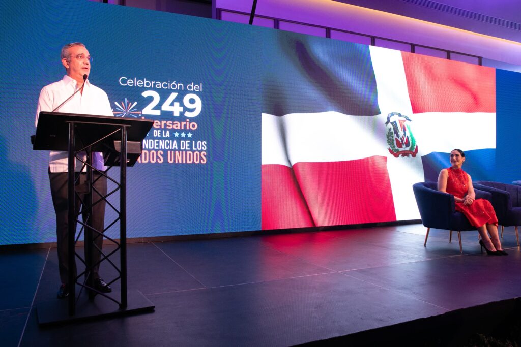 El presidente Luis Abinader reafirmó la sólida relación con los Estados Unidos, destacando los valores de libertad, dignidad humana y esperanza que unen a sus pueblos.