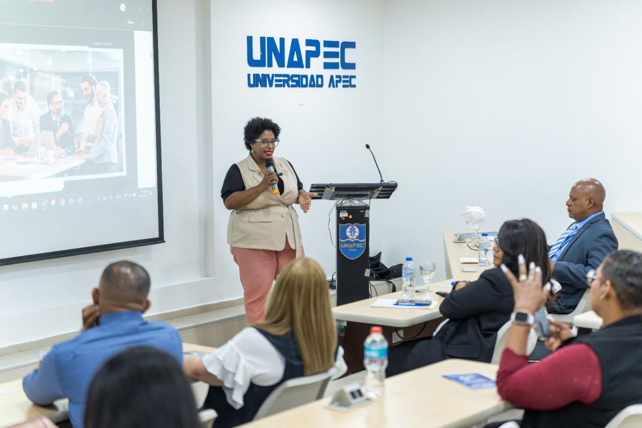 La doctora Esmerarda Montero Vargas, CEO de Bright Podium Research and Strategic Communication, advirtió sobre el impacto que puede tener el descuido de la comunicación interna en las empresas.