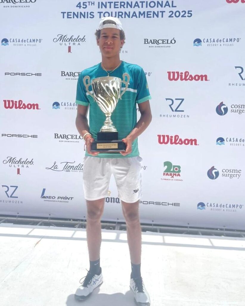 Enmanuel Muñoz Veras conquista el 45 torneo internacional de tenis de Casa de Campo. El vegano se impuso en la final al cubano Osviel Turiño, 6-4 y 6-2, en la categoría abierta.