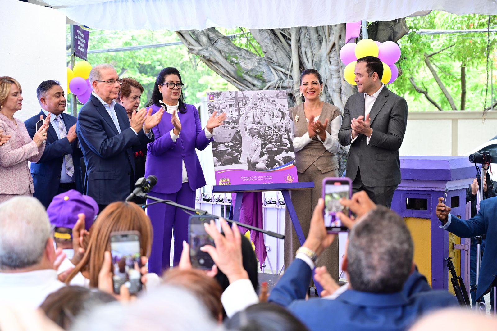PLD rinde homenaje al profesor Juan Bosch en el 116 aniversario de su natalicio