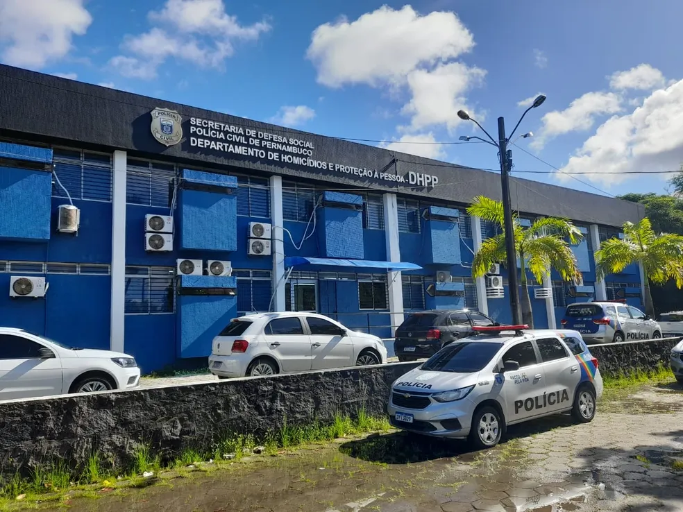 Una mujer fue arrestada por ordenar el asesinato de su propio padre en Cabo de Santo Agostinho, en el Gran Recife, Brasil. Según la Policía Civil, Amanda Chagas Botrel ,confesó el crimen y presuntamente ordenó el asesinato para recibir su herencia