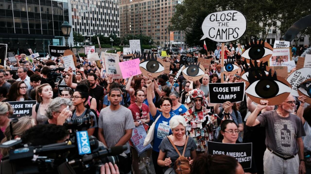 Manifestantes gritan todos a una voz “que vergüenza” ante redadas migratorias enviadas por Donald Trump