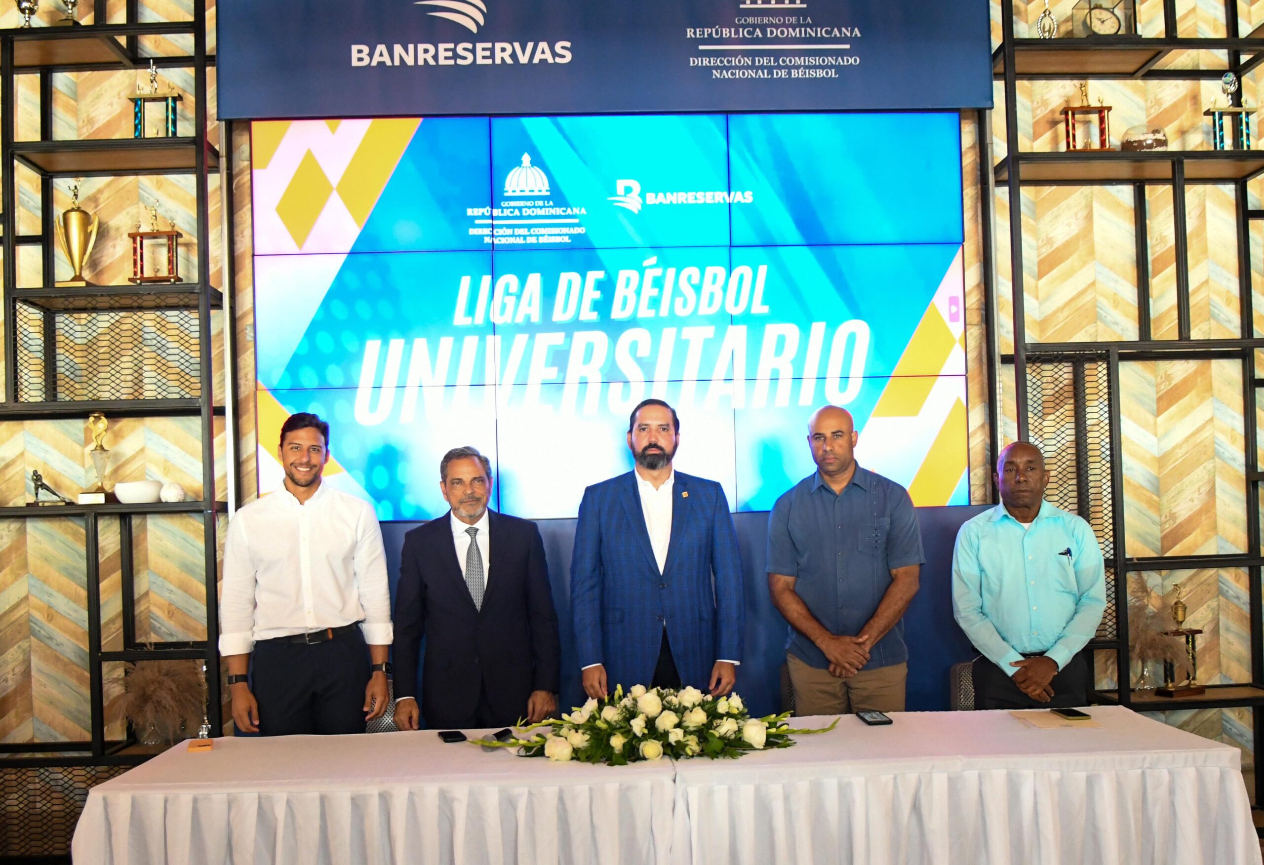 Desde la izquierda Raymond Rodríguez, Junior Noboa, Luis Miñoso, Miguel Batista y Roque García.