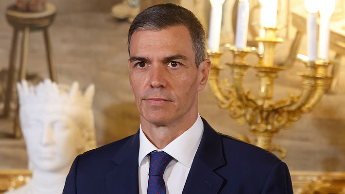 El presidente del Gobierno español, Pedro Sánchez, quedó debilitado tras la renuncia de un estrecho colaborador por corrupción, pero descarta dimitir y buscará resistir, para lo que tendrá que contentar a sus irritados socios pero sin el peligro de momento de que la oposición pueda acelerar su caída.