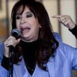 La Corte Suprema de Justicia de Argentina ratificó este miércoles la condena de seis años de prisión en contra de Cristina Fernández de Kirchner, expresidenta del país,