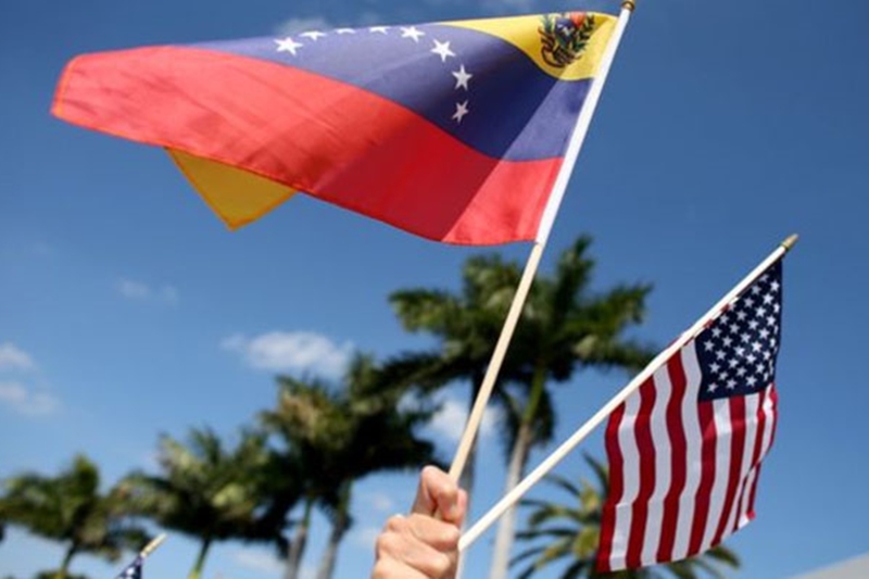 Venezolanos entre la espada y la pared por persecución en Venezuela y EE.UU.