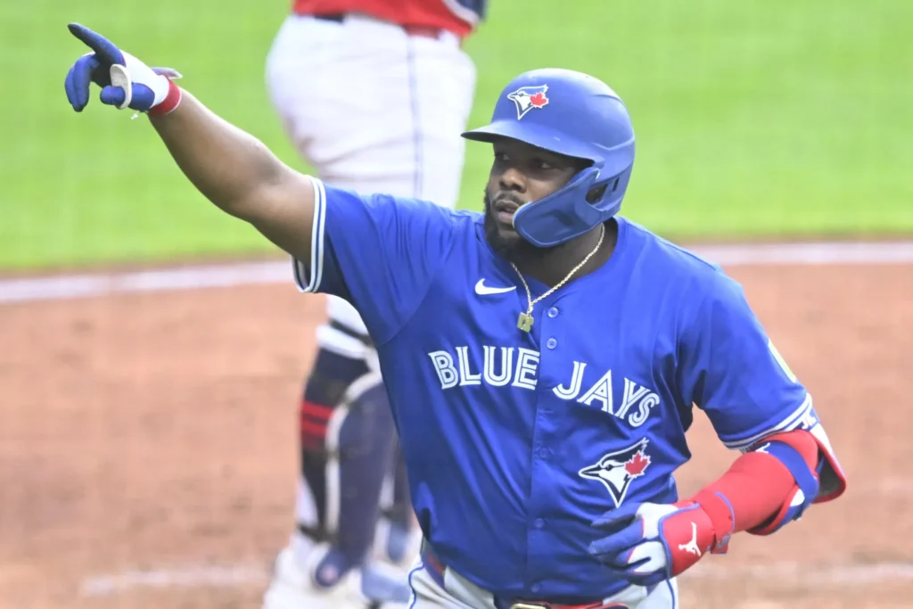 Vladimir Guerrero Jr. llega a 11 jonrones con los Azulejos en el 2025.