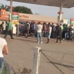 Mueren dos hombres en una estación de combustible de Villa Mella tras discusión por un turno