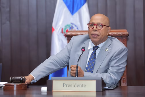 Diputados aprueban Ley de Contrataciones que encarcelaría a funcionarios que negocien con el Estado