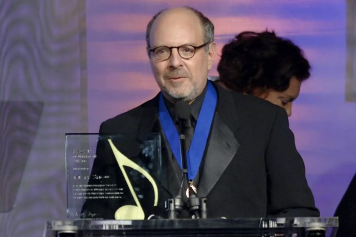 El veterano compositor estadounidense Mark Snow, autor de populares piezas musicales para cine y televisión, ha muerto este viernes a los 78 años en su casa en Connecticut, informa Variety