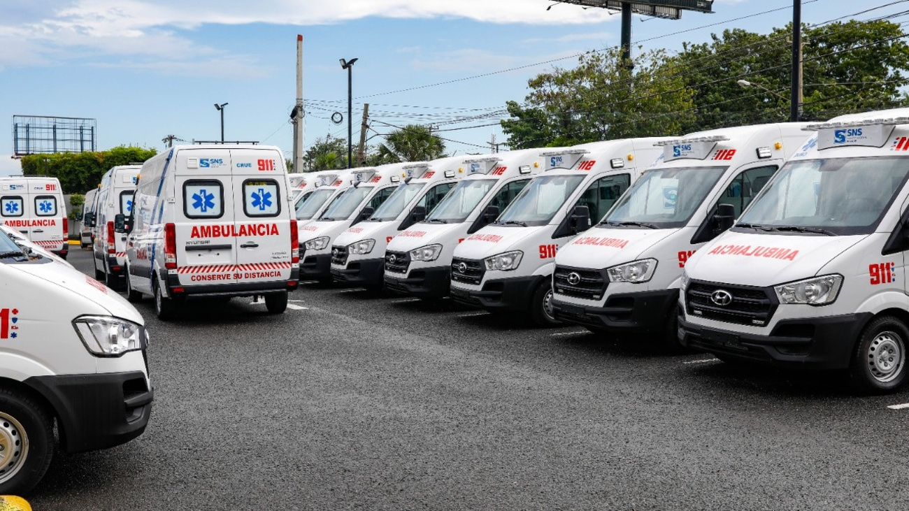 Gobierno alquila a la Cruz Roja ambulancias por más de RD$1,000 millones