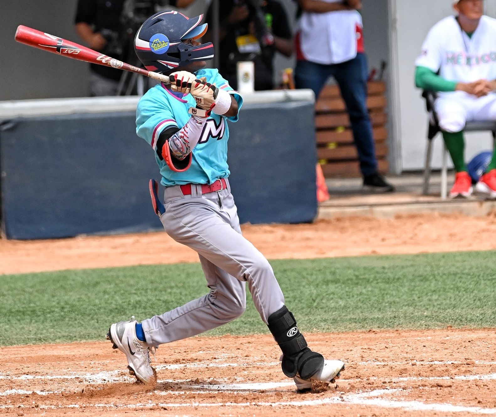 Anyelo Féliz pega jonrón en el tercer episodio, la única carrera dominicana y del partido ante México.