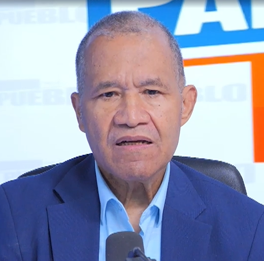 Domingo Páez, comunicador y defensor de los derechos de los afiliados al sistema de seguridad social, denunció que las AFP retienen más de 7,135 millones de pesos de trabajadores fallecidos. Alegó que mecanismos burocráticos impuestos por el Consejo Nacional de Seguridad Social, que a su juicio está dominado por intereses empresariales, impiden a los familiares acceder a esos fondos.