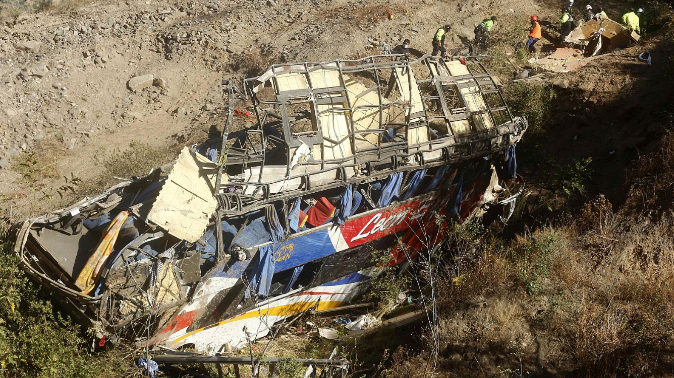 Al menos 18 muertos y 48 heridos tras accidente de autobús en los Andes de Perú