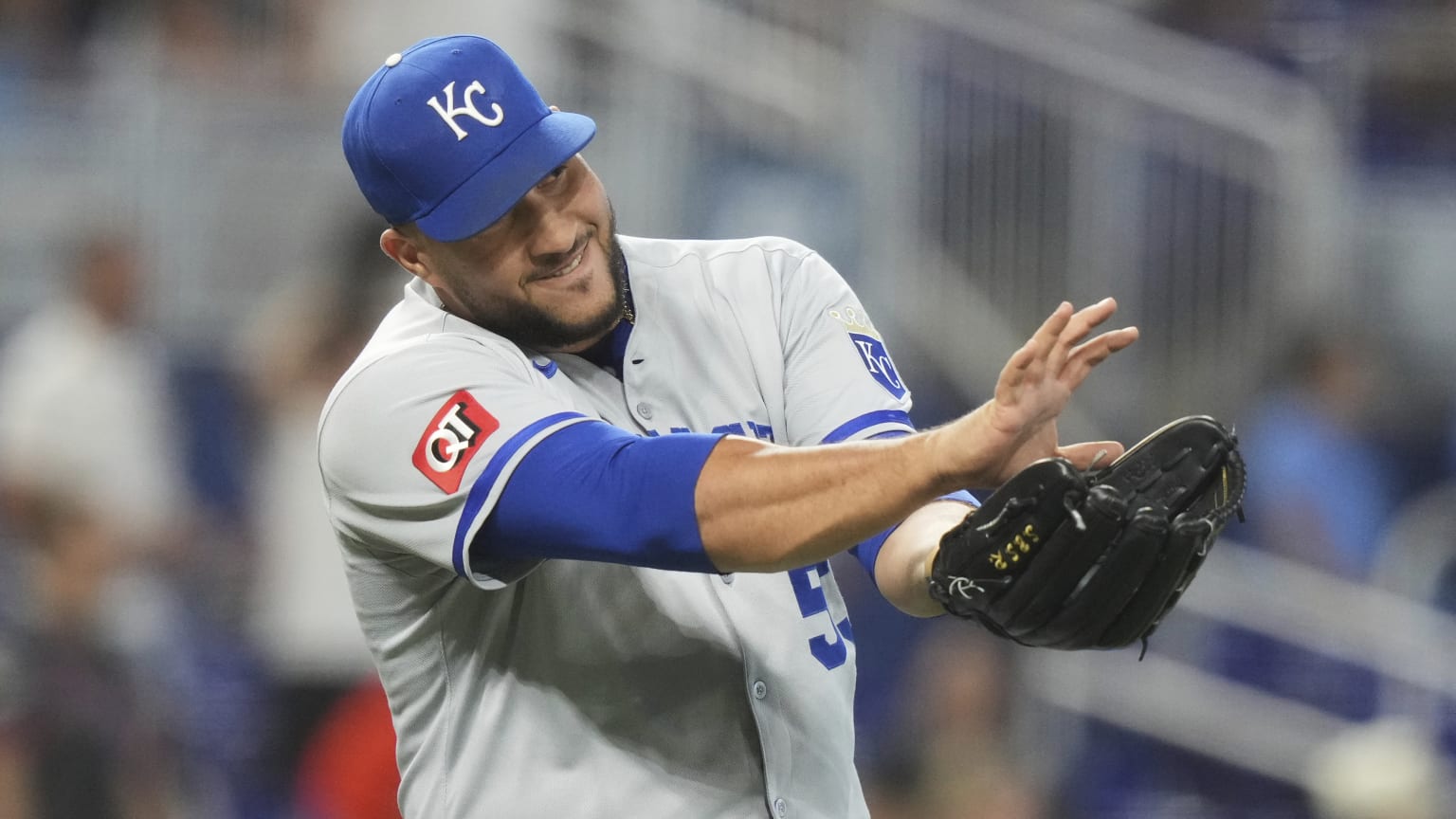 Carlos Estévez, cerrador dominicano de los Reales de Kansas City.