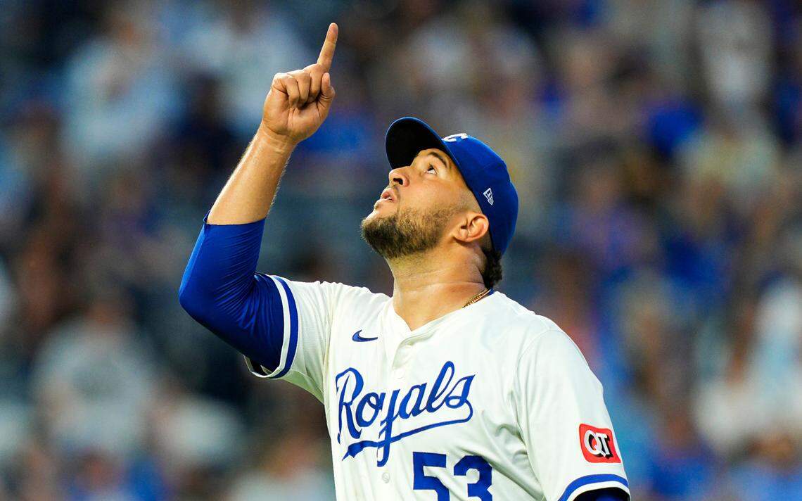 Carlos Estévez, cerrador dominicano de los Reales de Kansas City.